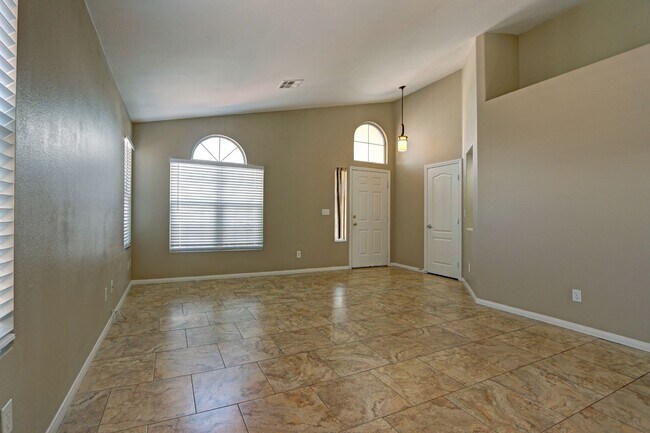 Building Photo - WONDERFUL HOME LOCATED IN DESIRABLE NORTH ...
