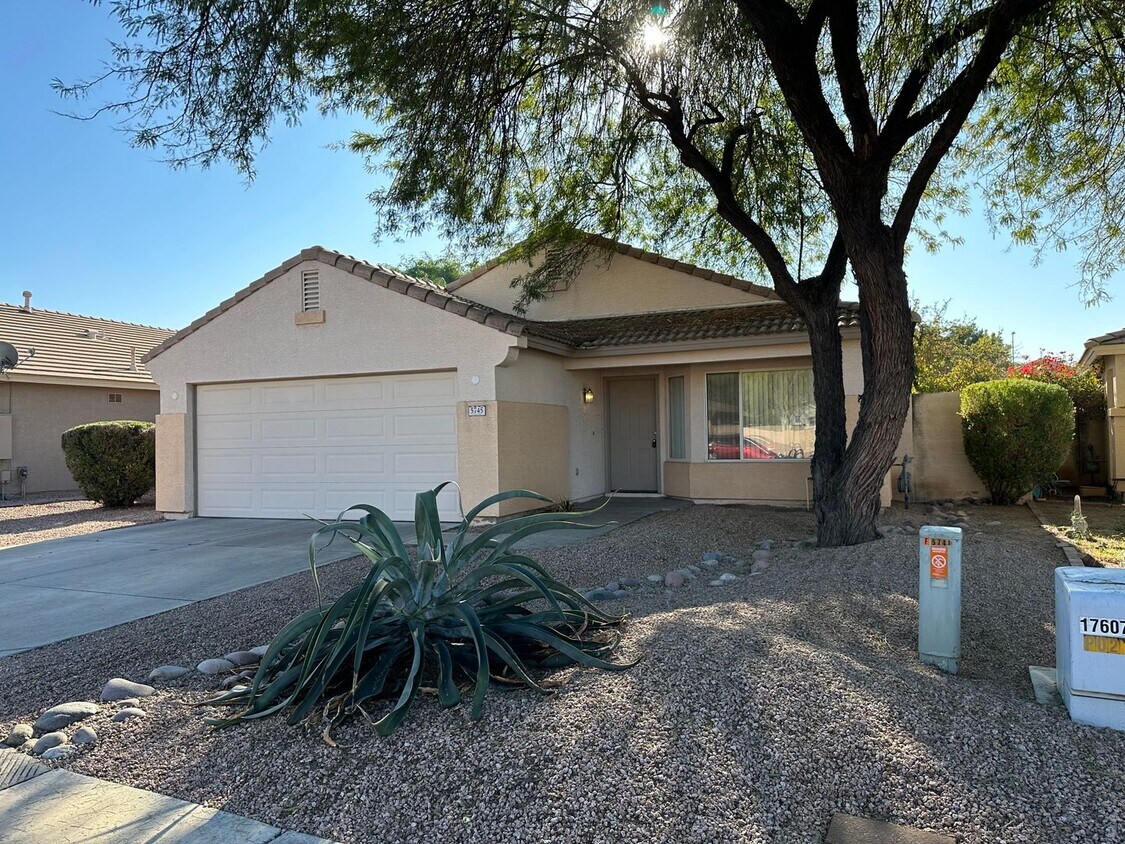 Primary Photo - SINGLE LEVEL 4 BEDROOM HOME WITH 2 CAR GAR...