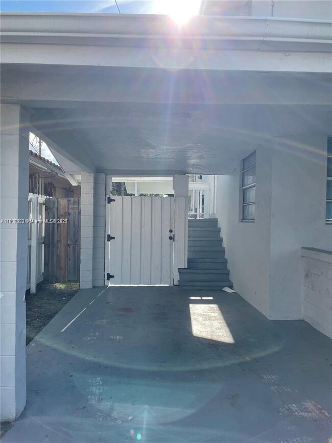 Building Photo - 736 NW 22nd Ct