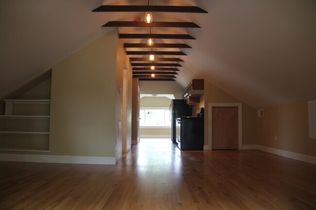Foto del edificio - 5836 Beacon St