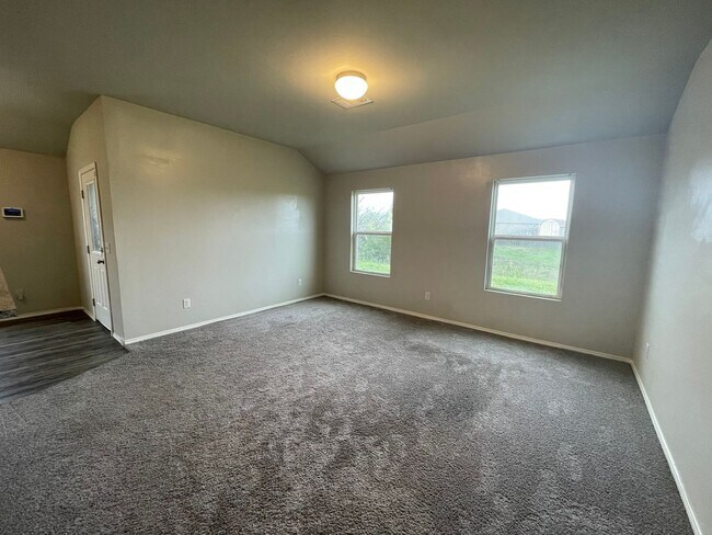 Building Photo - Very Nice 3 Bedroom 2 Bath Home in Newcast...