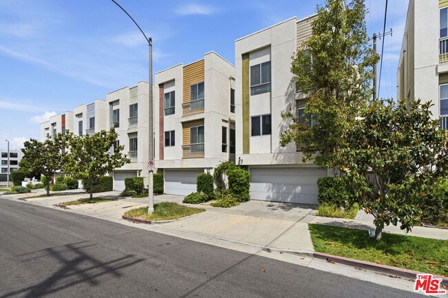 Foto del edificio - 5911 Saturn St