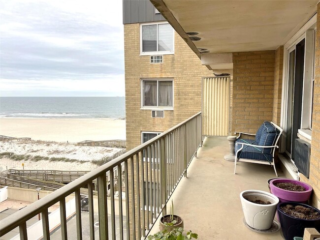 Foto del edificio - 650 Shore Rd