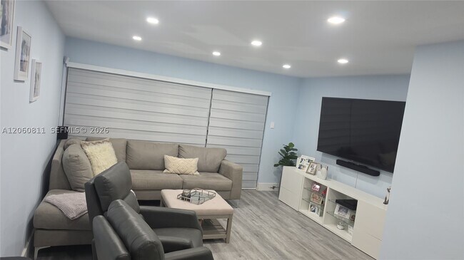 Foto del edificio - 220 NW 87th Ave
