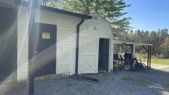 Building Photo - 146 Co Rd 677