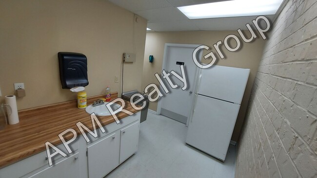 Building Photo - Private office space with move in special!