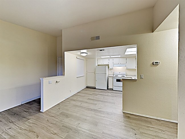 Building Photo - 4930 College Oak Dr