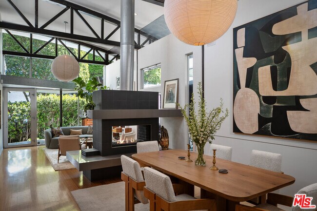 Foto del edificio - 8735 Dorrington Ave