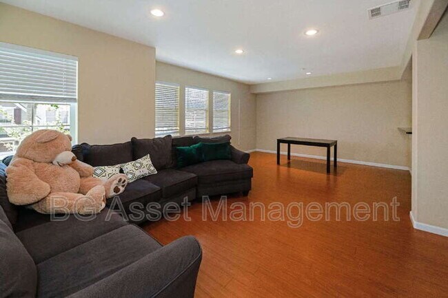 Foto del edificio - 1653 Northshore Dr