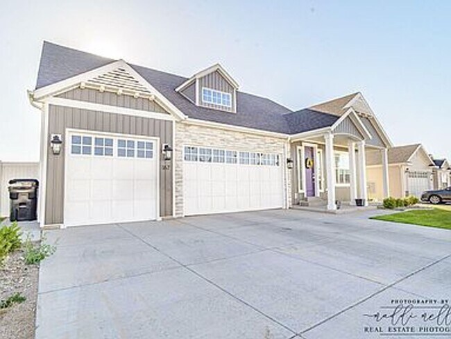 Foto del edificio - Gorgeous 4 bedroom 2.5 bath in Cedar City!!