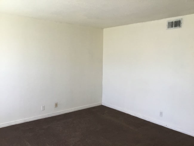 Building Photo - 3 br, 1.5 bath House - 1301 NE 36th St.