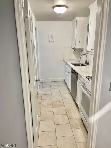 Foto del edificio - 445 Morris Ave