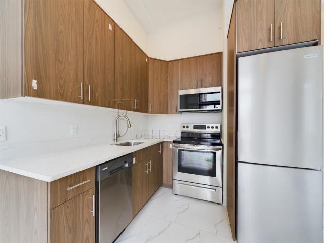 Foto del edificio - 2 bedroom in ASTORIA NY 11102