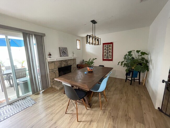 Foto del edificio - Beautiful single story 3 bedroom w/2 parki...