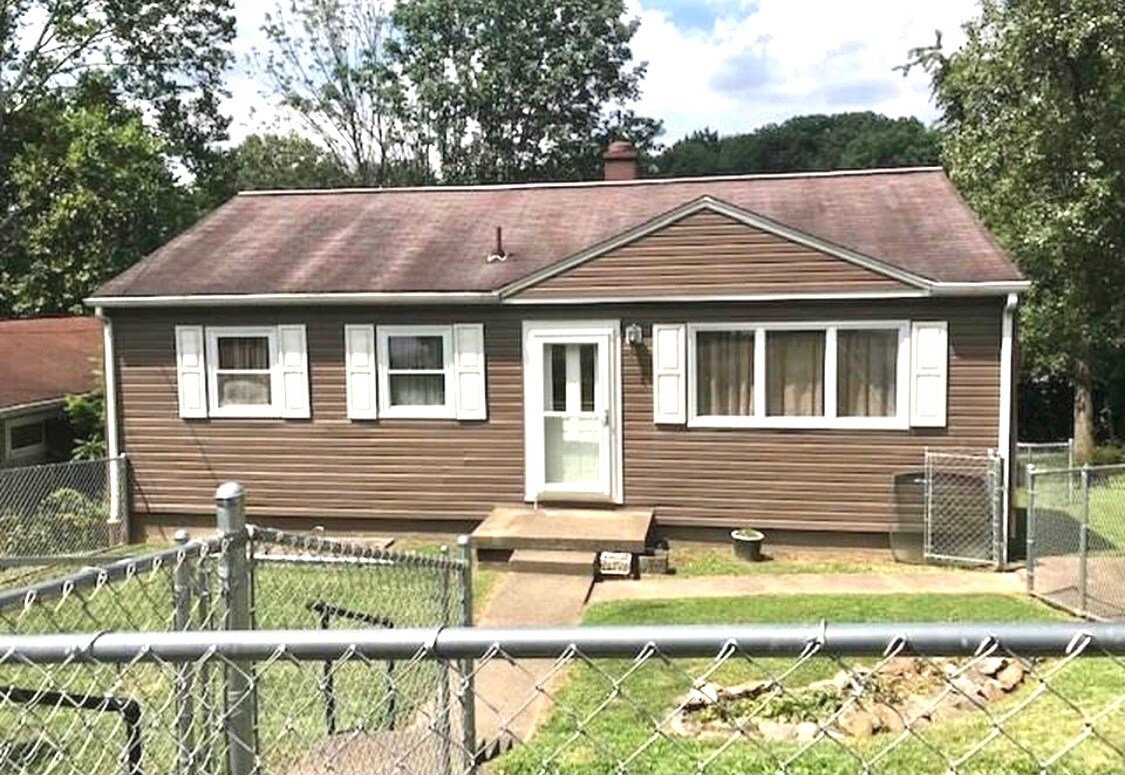 Primary Photo - 2754 Daniels Dr