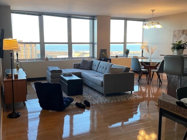 Foto del edificio - 655 W Irving Park Rd