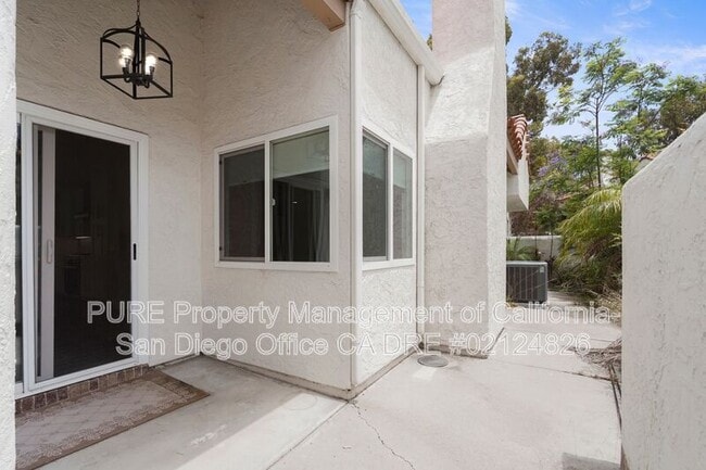 Building Photo - 4612 Villas Dr