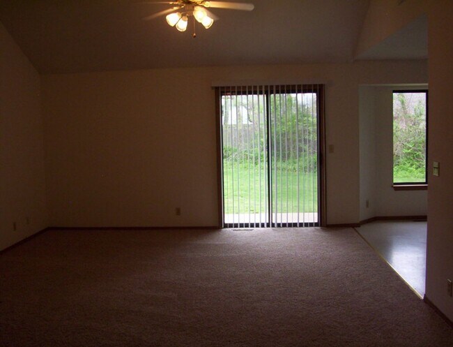 Foto del edificio - 3094 S Overhill Ct