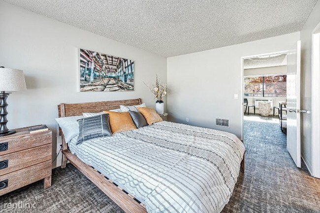 Building Photo - 1 br, 1 bath Apartment - 831 Wheeler Ave