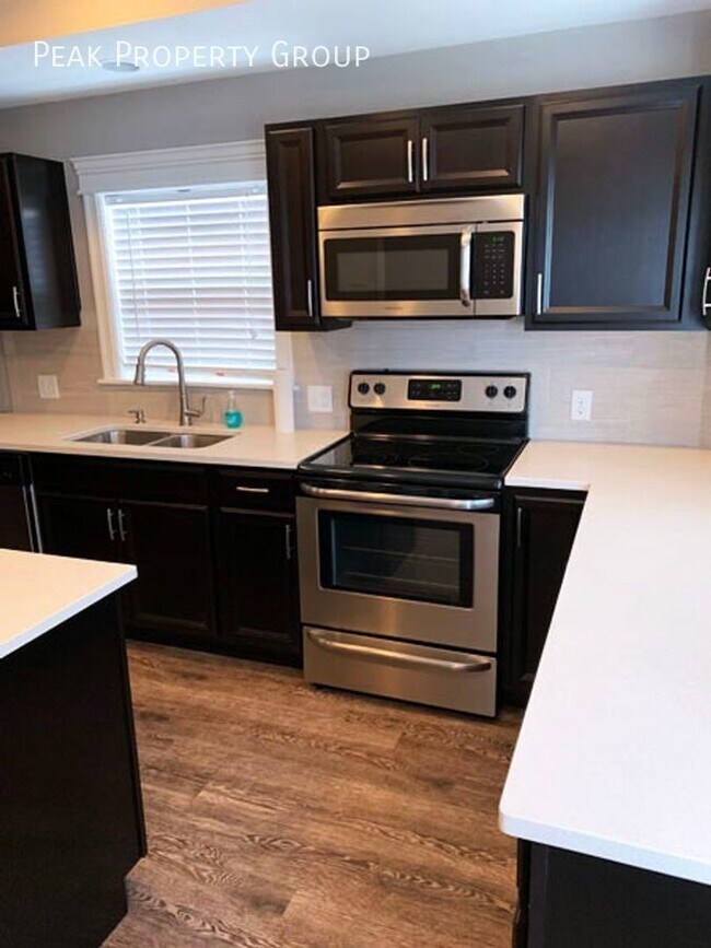Building Photo - Located in Weinland Park, just minutes fro...