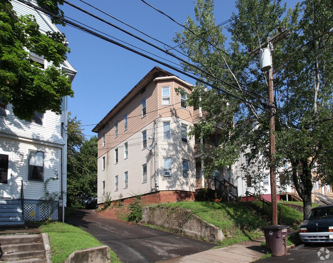Building Photo - 96 Sexton St