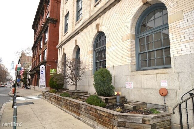Building Photo - 225 Arch St