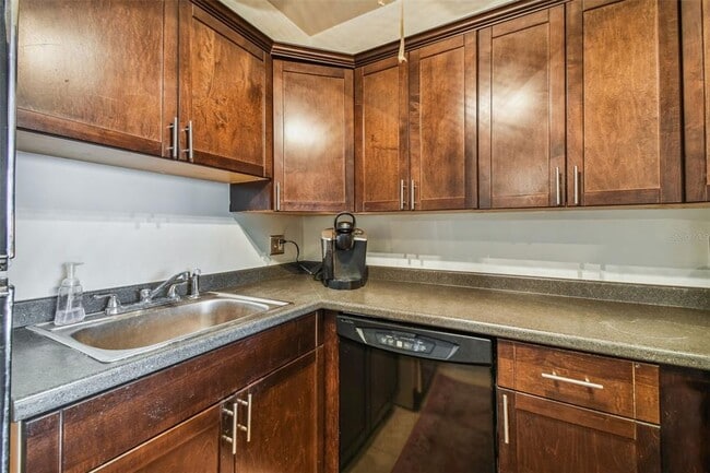 Building Photo - 255 Dolphin Point