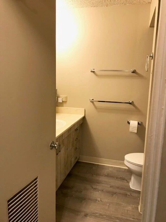 Building Photo - $1,500 – Furnished Studio with 1Bath at Pa...