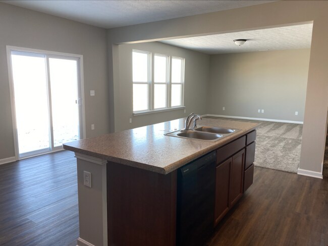 Building Photo - 912 Alba Dr