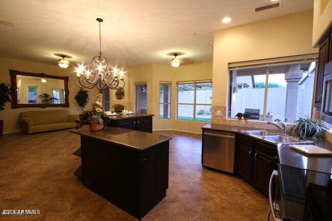 Foto del edificio - 24011 N 74th St