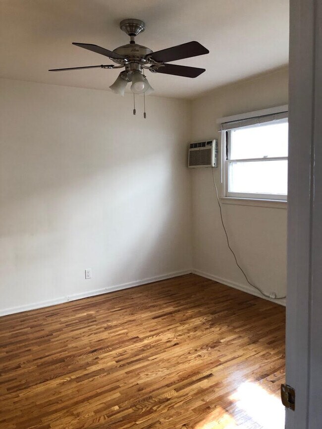 Building Photo - 8561 Colgate Ave