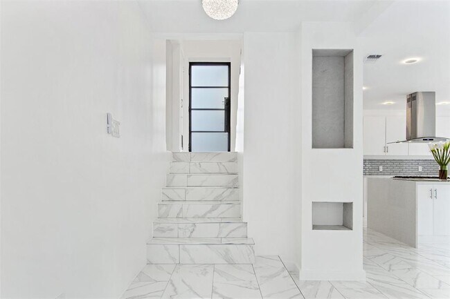 Foto del edificio - 1731 Elmwood Blvd