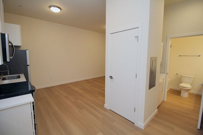 Interior Photo - tenin01