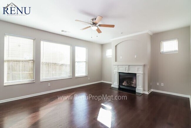 Foto del edificio - Available Now!