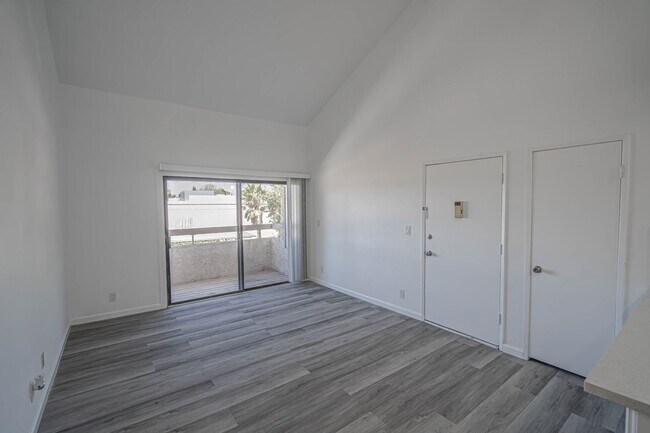Foto del edificio - Remodeled 2 Bedroom Condo for Rent in Newhall!
