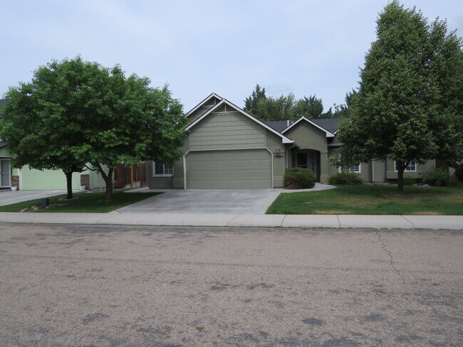 Building Photo - 3884 N Arches Way