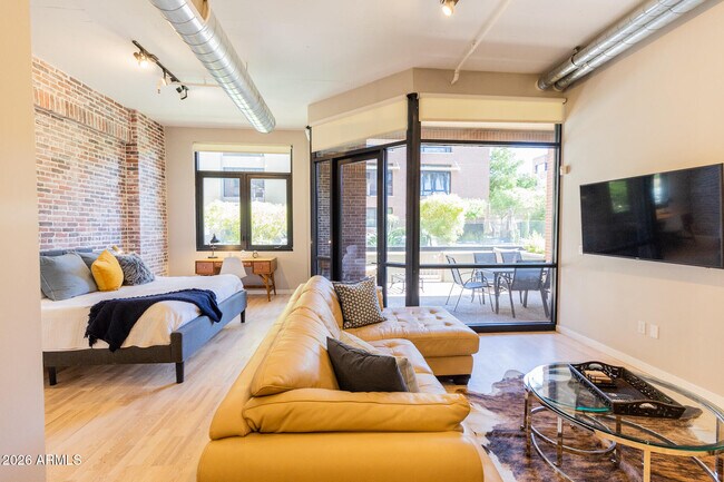 Foto del edificio - 7301 E 3rd Ave