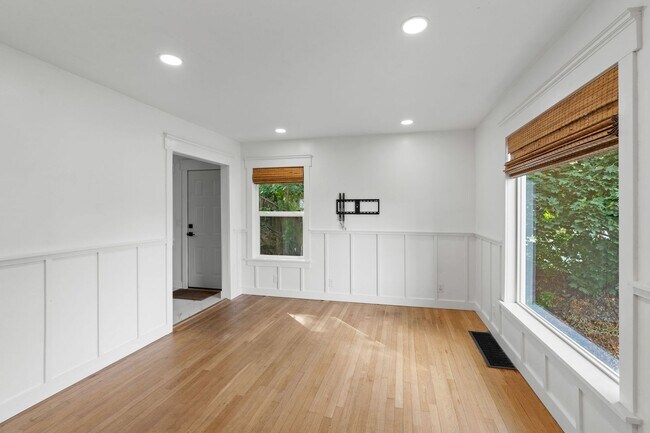 Building Photo - Charming Two-Bedroom Home Near Perry District