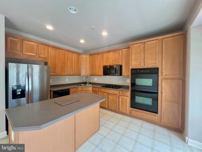Building Photo - 12919 Benton Park Cir