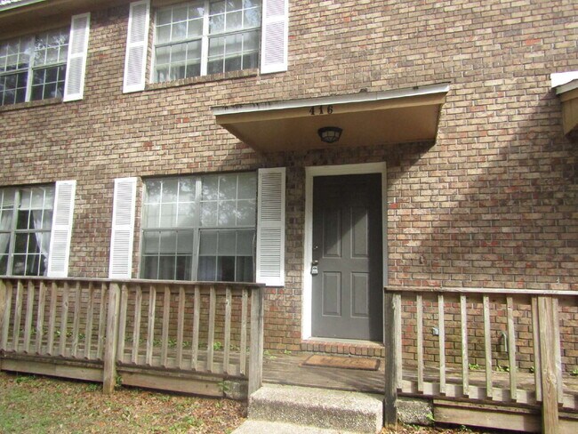 Foto del edificio - Southwest Pensacola Townhome Near NAS Pensacola with Granite Kitchen & Privacy-Fenced Patio
