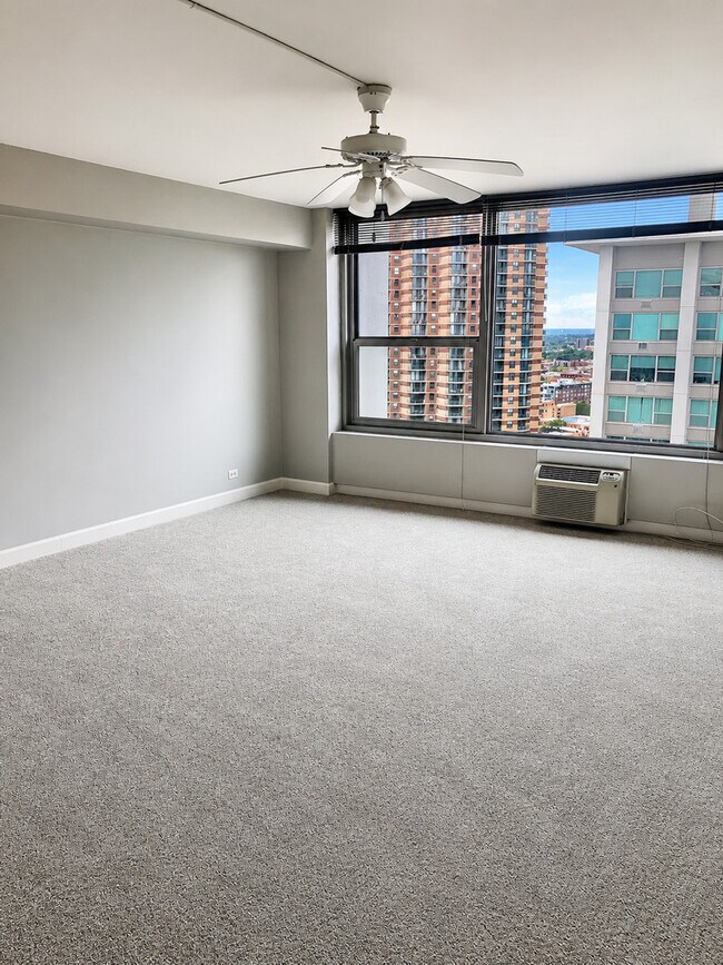 Foto del edificio - 3600 N Lake Shore Dr