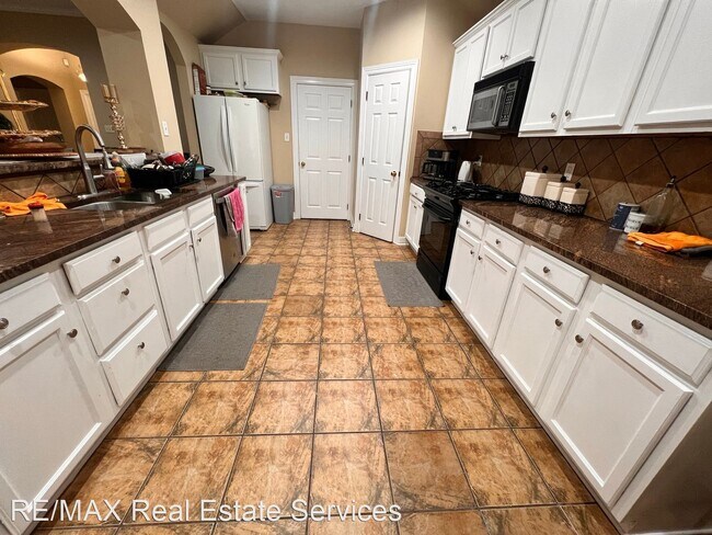 Building Photo - 4 br, 3 bath House - 141 Clearbrooke Drive