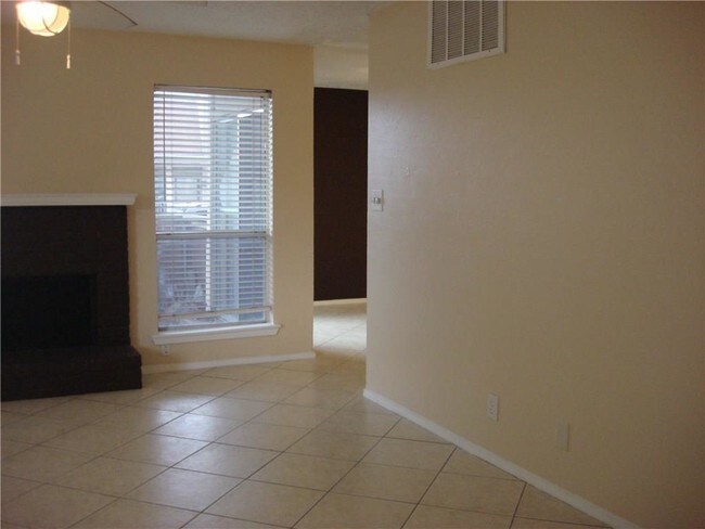 Building Photo - 1802 Place One Ln