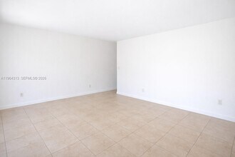 Building Photo - 932 Moffett St