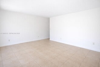 Building Photo - 932 Moffett St