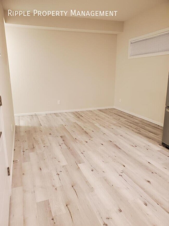 Photo du bâtiment - FANTASTIC 1 BED/ 1 BATH TOWNHOUSE