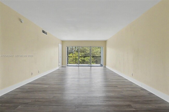 Foto del edificio - 3250 N Palm Aire Dr