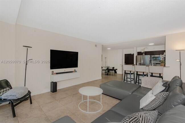Foto del edificio - 1500 Bay Dr E