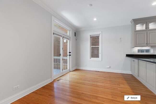 Foto del edificio - 4 bedroom in Chicago IL 60614