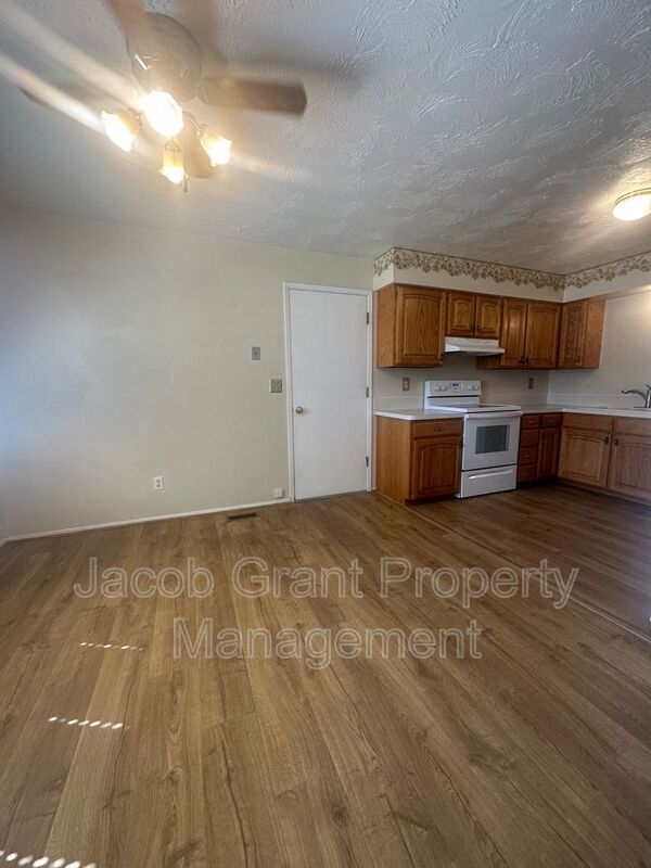 Foto del edificio - 2161 Bodily St